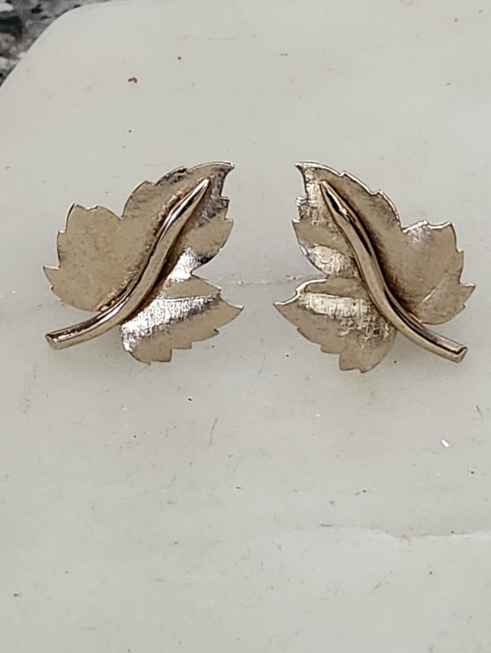 Vtg Bergere Leaf Clip On Earrings in Gold-Tone